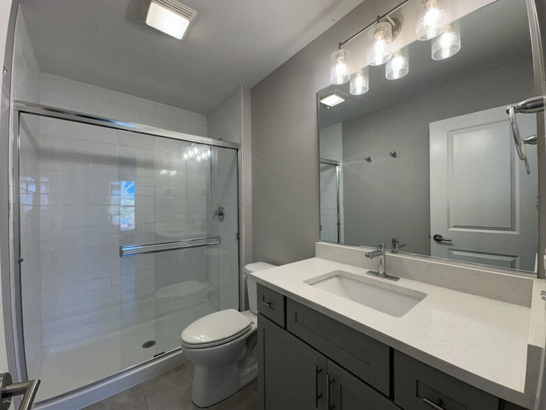 Building Photo - 615 Broadway St