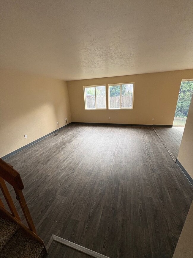 Building Photo - 00720-1096/1098 W. Regis St.