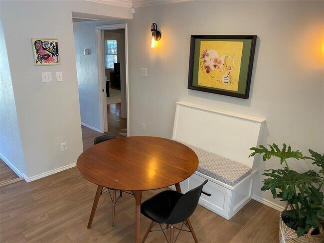 Building Photo - 4805 Kinglet St