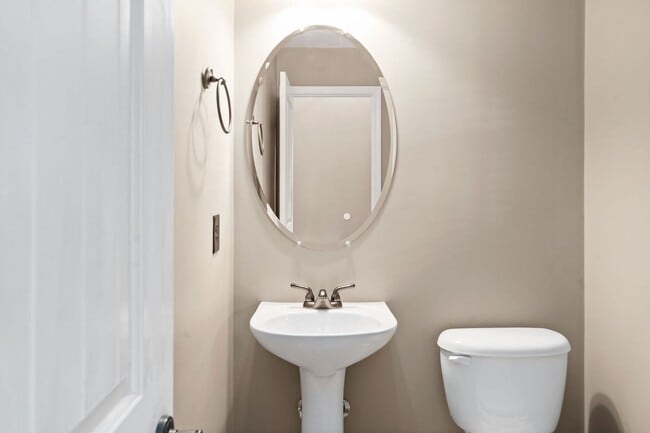 Building Photo - Pet Friendly Three Bedroom with Bonus!