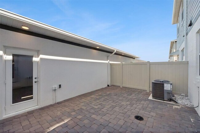 Building Photo - 502 Lady Palm St