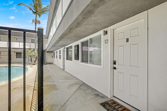 Building Photo - 2275 Grand Ave
