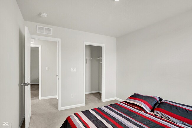 Building Photo - 910 Red Hls Ct