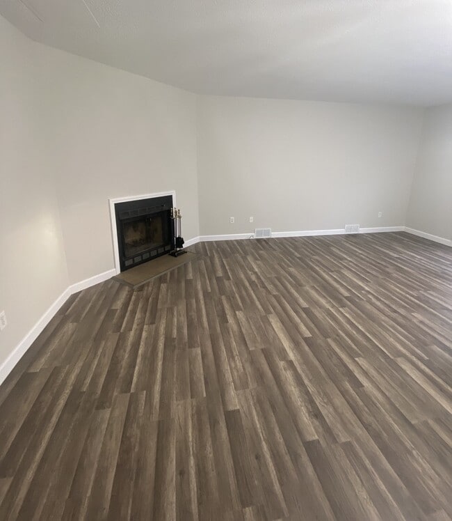 Building Photo - 403 Cypress Rd