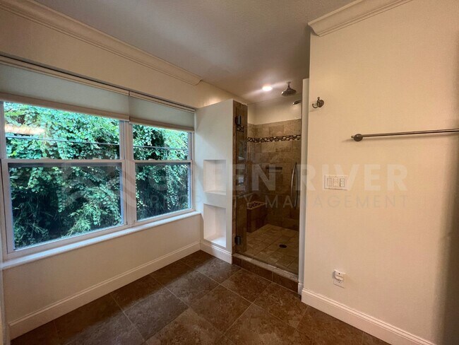 Building Photo - Amazing 4 bedroom home with St Johns River Views Available Now!