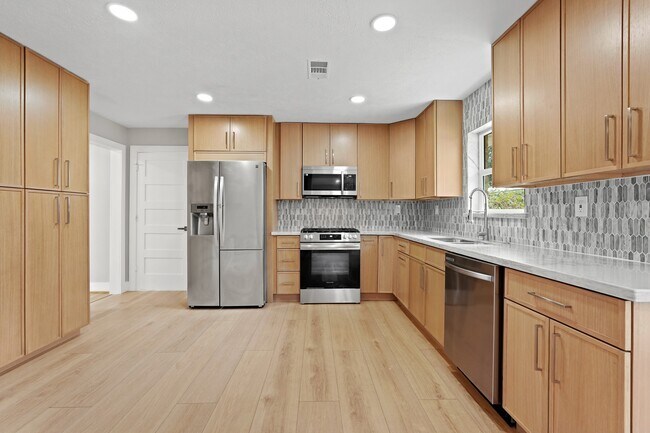 Building Photo - 5451 Redstart St