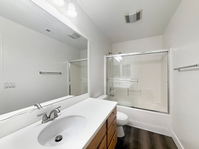 Building Photo - Beautiful 4B/3BA home in Vista for Rent!