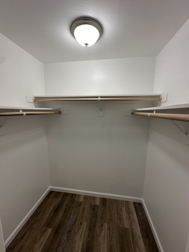 Building Photo - 1107 E Sunnyview Ave