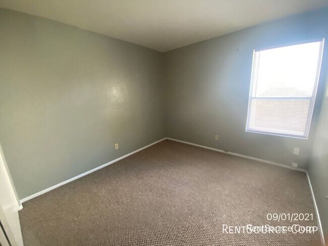 Building Photo - 4 Bedroom ~ 2 Bath Home for Rent in Palmdale