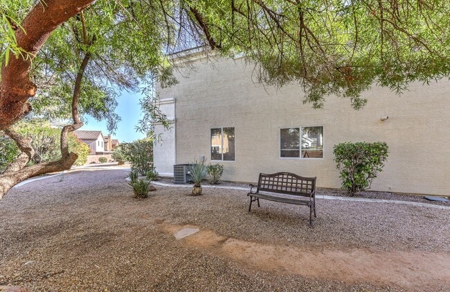 Building Photo - Beautiful 2 story home in Peccole Ranch.