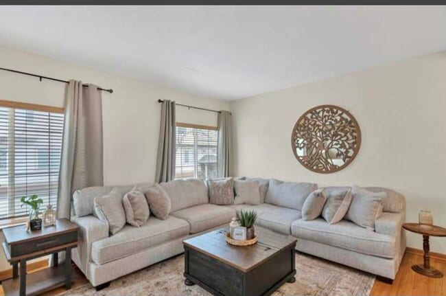 Building Photo - 143 Monarch Dr