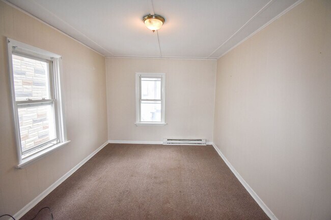 Building Photo - RWIL300