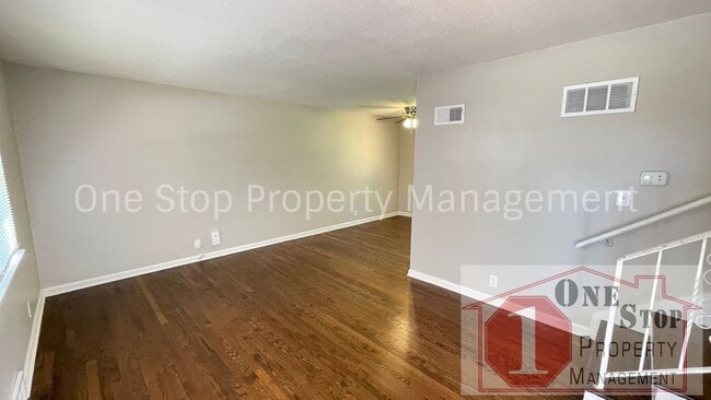 Building Photo - Beautiful 3 Bedroom / 2 Bathroom Duplex in...