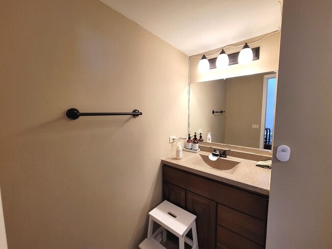 Building Photo - 615 Newbury Ln