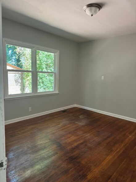 Building Photo - 1833 Ridgeland Dr