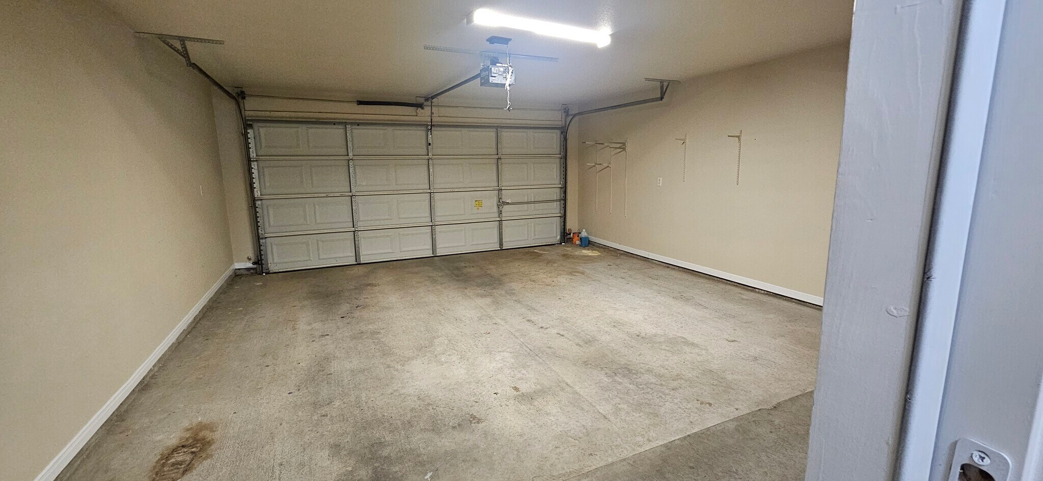 Building Photo - 2415 Merle Dr