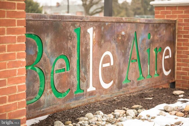 Building Photo - 128 N Bond St