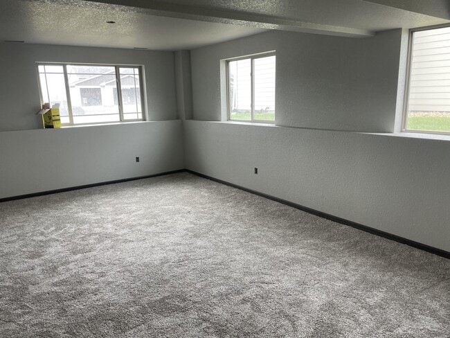 Building Photo - 408 Yelner Dr