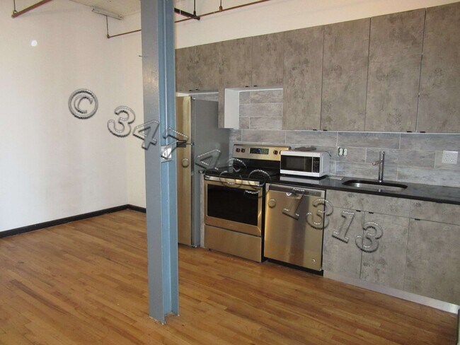 Building Photo - 132 N 5th St