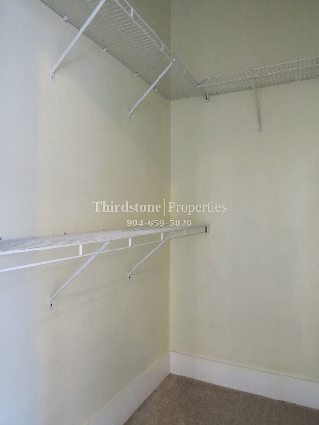 Building Photo - 212 E 6th St