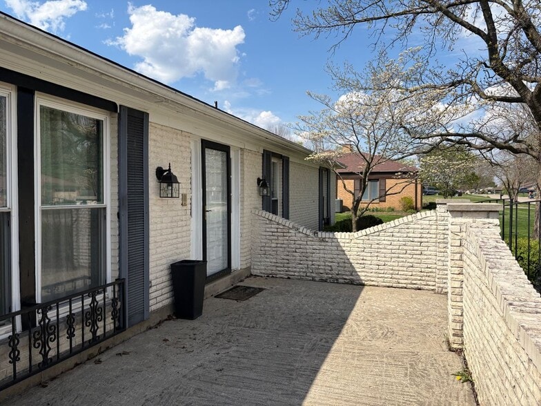 Building Photo - 2087 Granada Dr