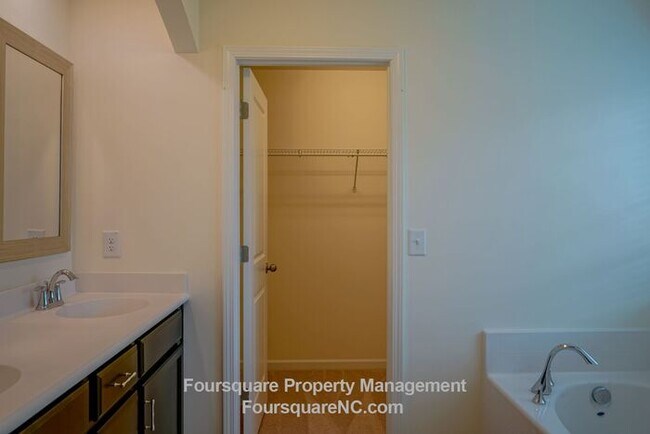 Building Photo - Spacious Single-Family Home with 1st Floor Office, Loft & Fenced Backyard , Includes Washer/Dryer