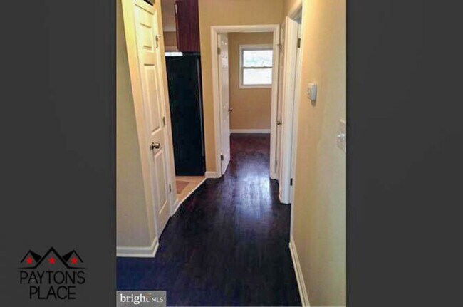 Building Photo - Spacious Single Family home with Huge Back...