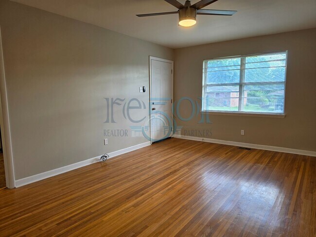 Building Photo - 6601 Blue Bird Dr