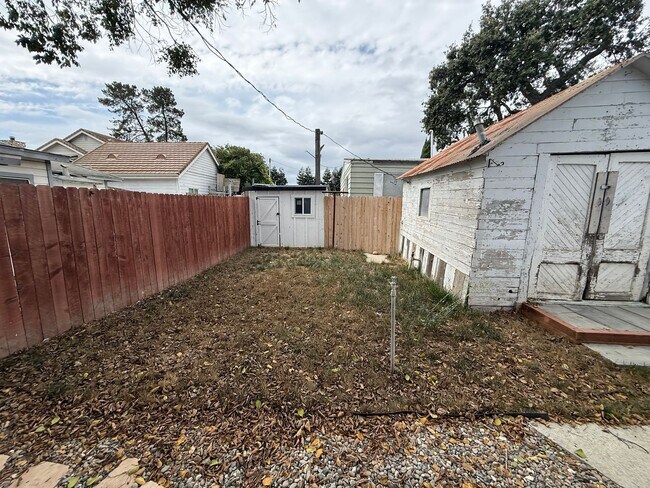 Building Photo - W20500