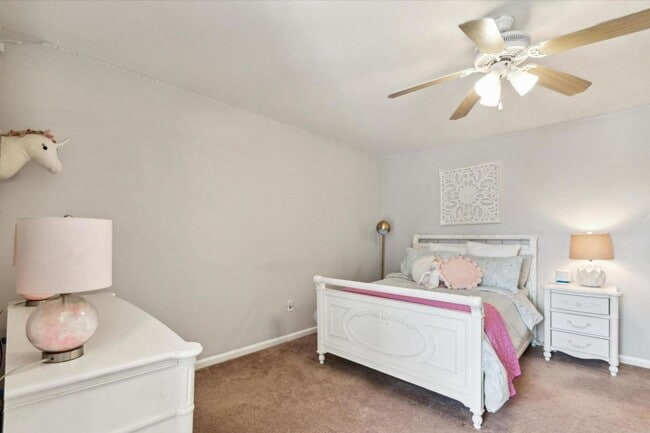 Building Photo - 4 Bedroom 2 Bath Townhome in Exton Station