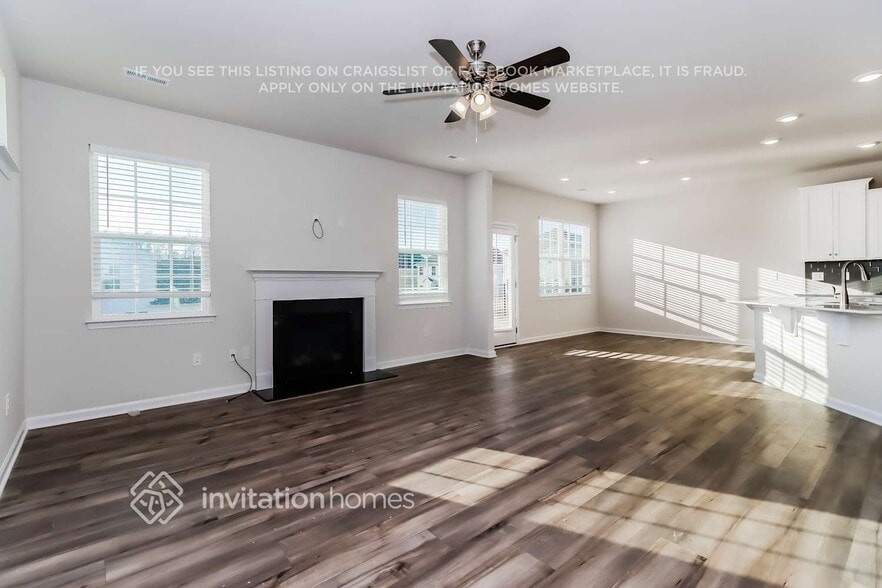 Building Photo - 411 Kennerly Ctr Dr