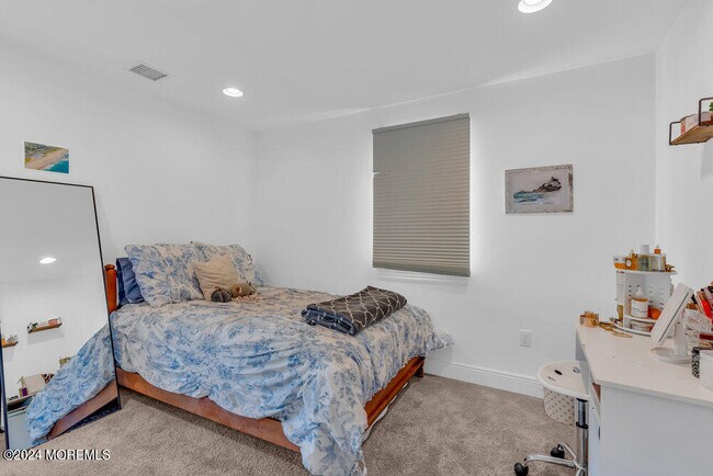 Building Photo - 300 Salem Ave