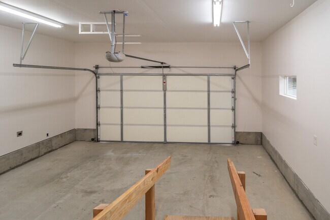 Building Photo - 233 Palmdale Ave