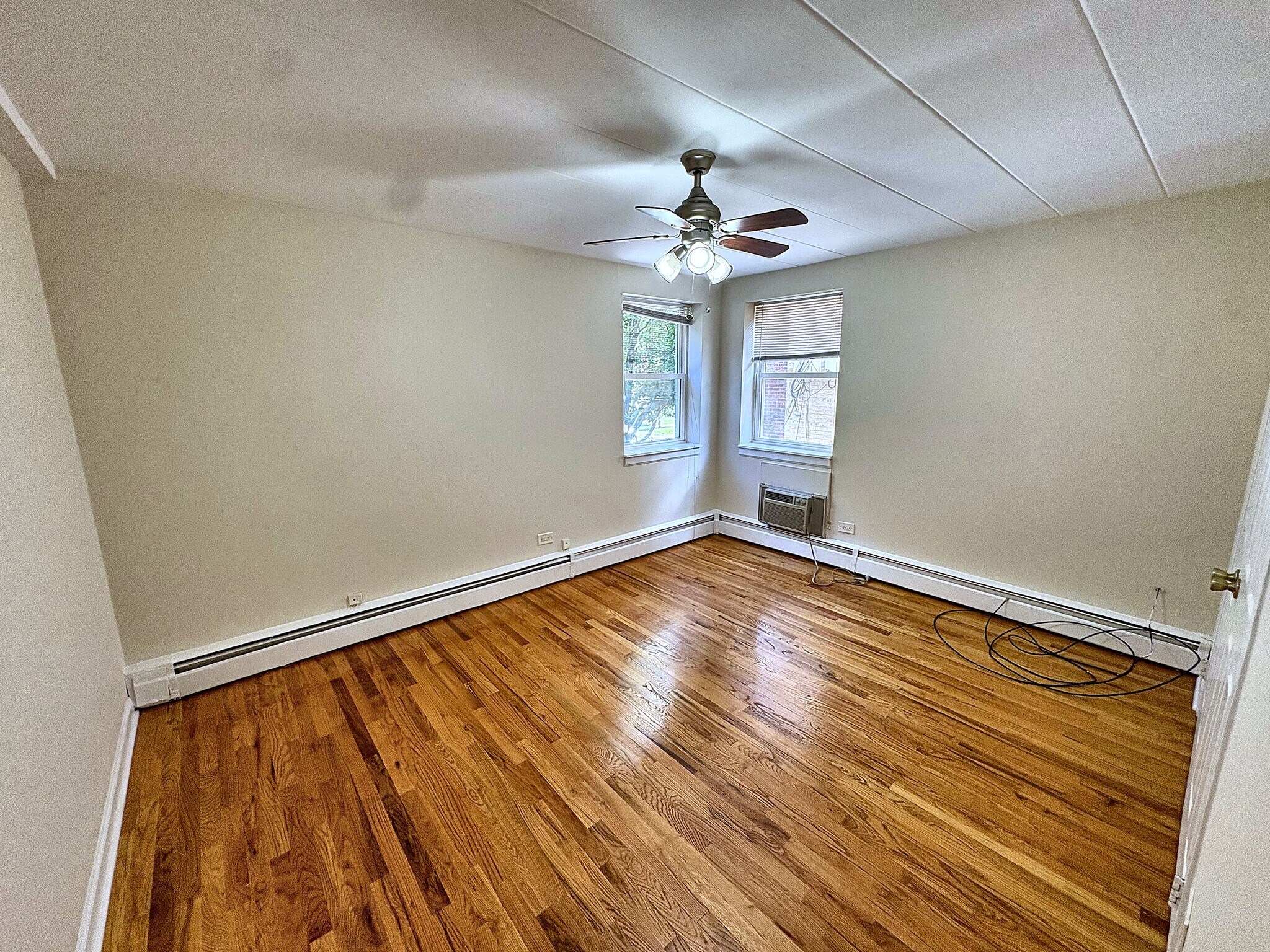 Building Photo - 2115 W Farwell Ave
