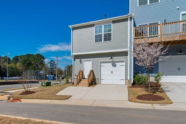 Building Photo - Charming Craftsman-Style 3-Bedroom Townhome in Garner!