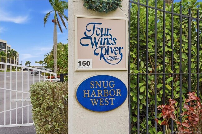 Building Photo - 150 SE Four Winds Dr