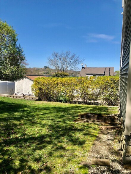 spacious back yard - 1 Alder St