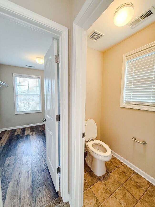 Building Photo - 164-1164 Ladden Ln