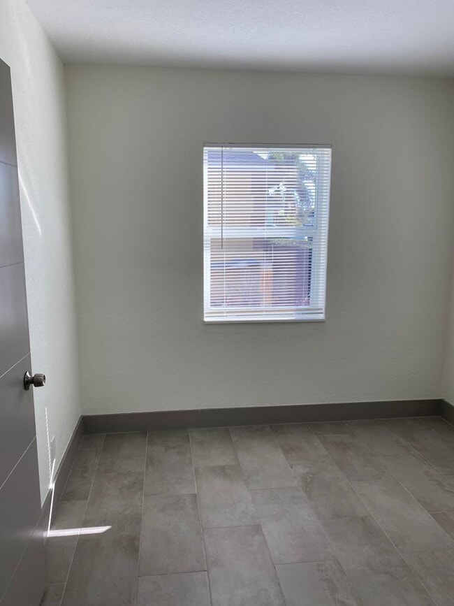 Building Photo - 1218 S B St