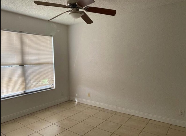 Building Photo - 1455 Lake Crystal Dr