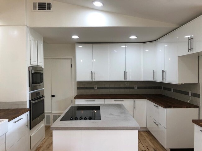 Building Photo - 809 Malabar St