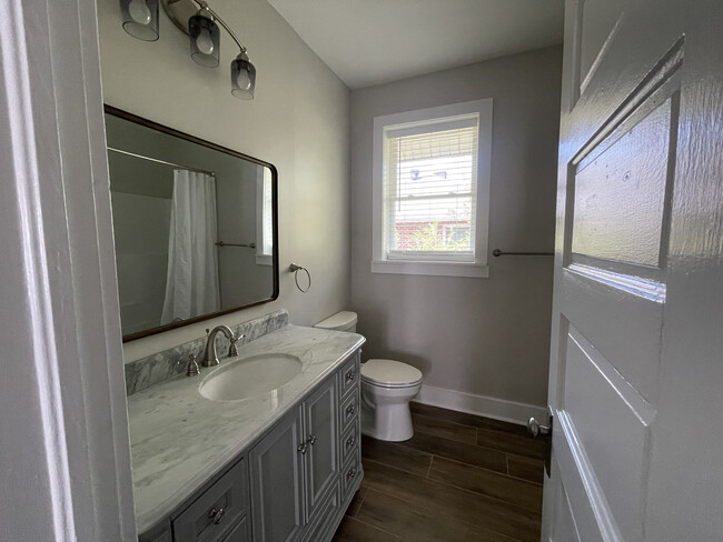 Building Photo - 5 Locust St NE