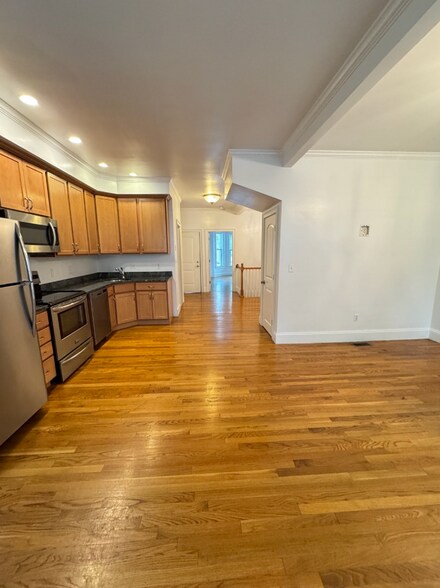 Building Photo - 157 M St