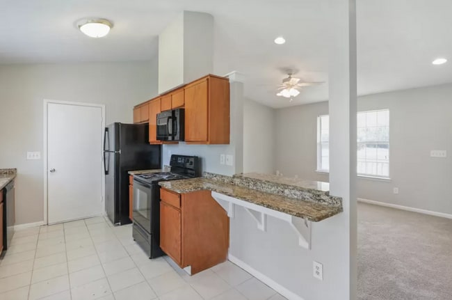 Building Photo - 3 bed 2 bath in Decatur!