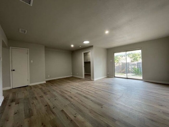 Building Photo - Cozy & Modern 3-Bedroom Retreat in Big Spring