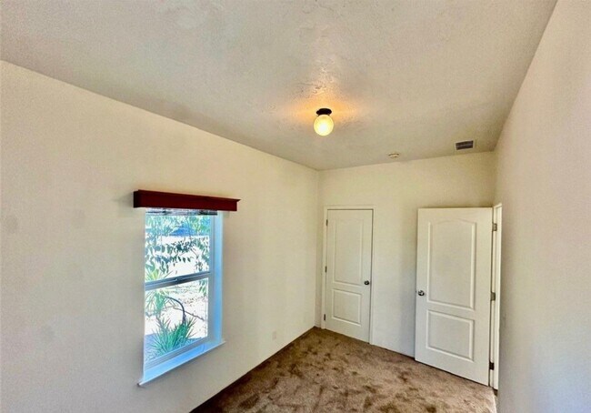 Building Photo - 3Bd 2bath  ****HOUSE IS FOR SALE***12 Mo. Lease will still be honored