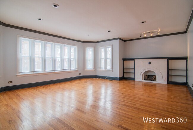 Building Photo - 7640 S Phillips-1