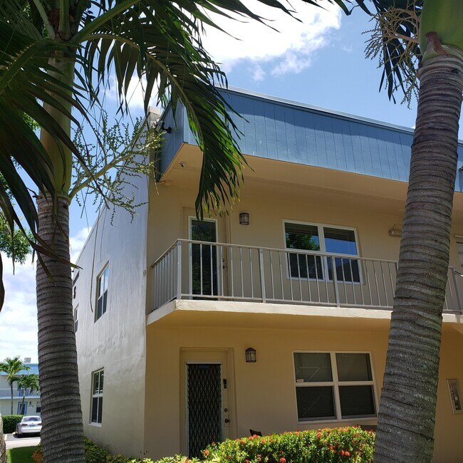 Building Photo - 912 Flanders S