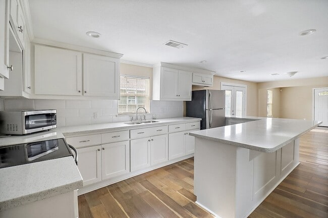 Building Photo - 412 Stowell St