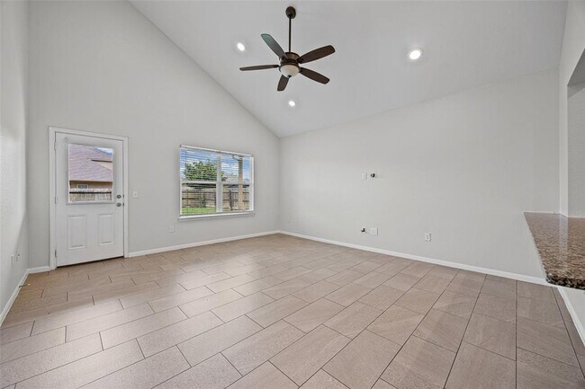 Building Photo - 518 Luna Vista Dr